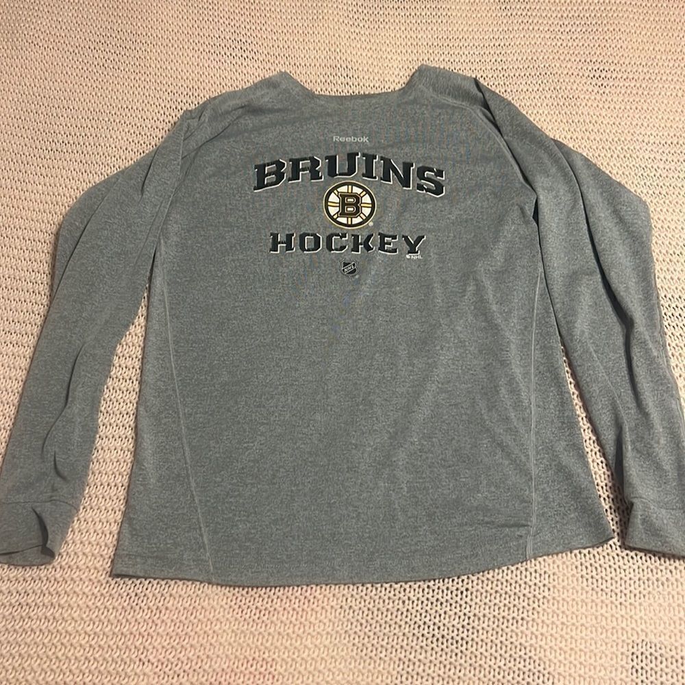 Reebok NHL Bruins Long Sleeved Shirt. Kids 14-16